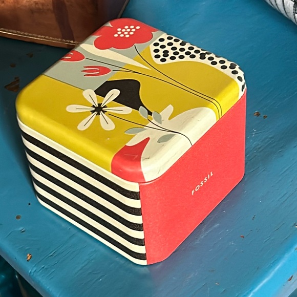 FOSSIL Metal Watch Box - Picture 8 of 8